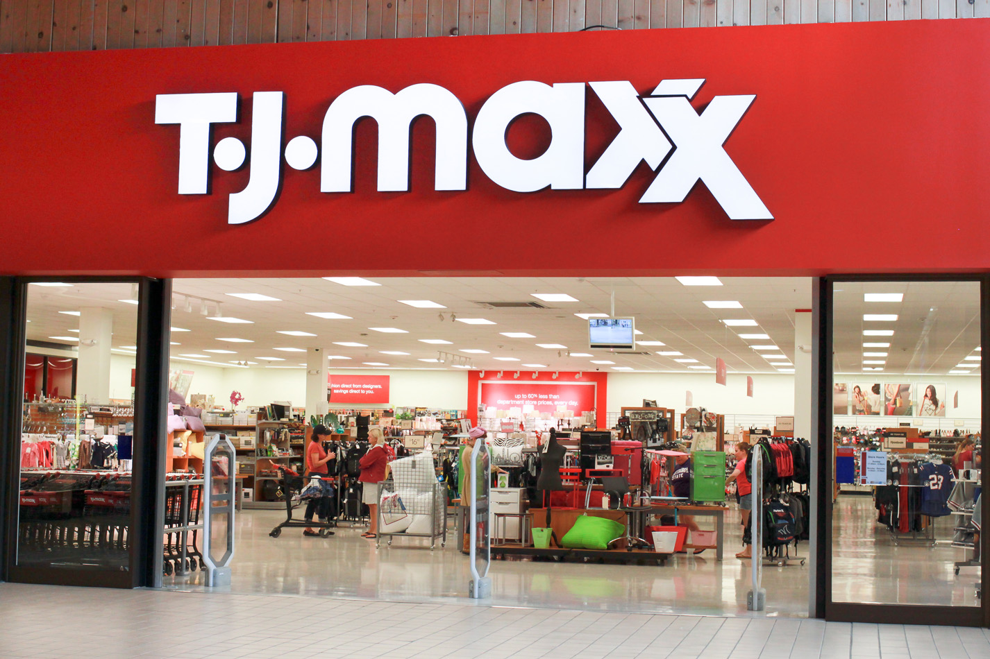 Does tj maxx deals sell tommy hilfiger